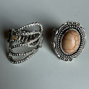 2 silver-toned unmarked watchband fashion rings.